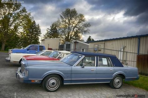 Auction Results and Sales Data for 1988 Lincoln Town Car