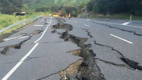 地震来了？美女带你体验模拟地震_腾讯视频