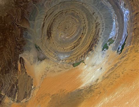 reportages: Meraviglia geologica nel deserto del Sahara, in Mauritania, vista dal satellite