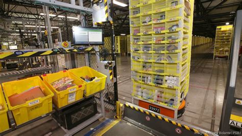 Inside an Amazon warehouse efficiency is paramount - Puget Sound Business Journal