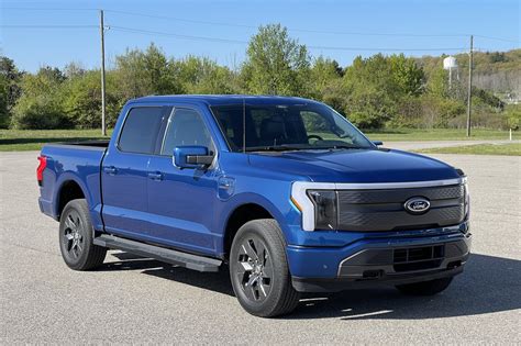 First Ride: ­2022 Ford F-150 Lightning - The Detroit Bureau