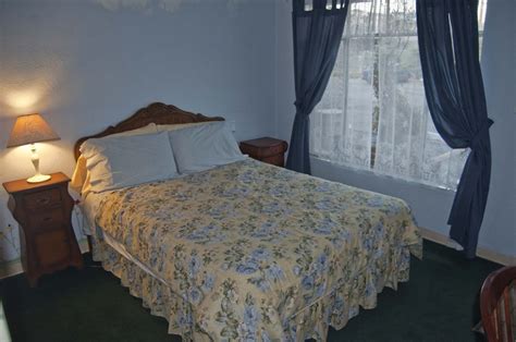 Motel Room with Kitchenette | Cottage house interior, Vintage bed, Room