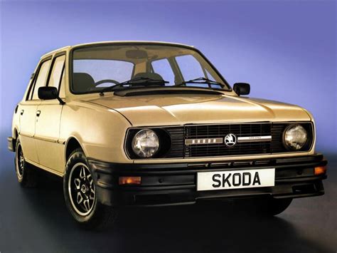 Skoda Estelle 105/120 - Classic Car Review | Honest John