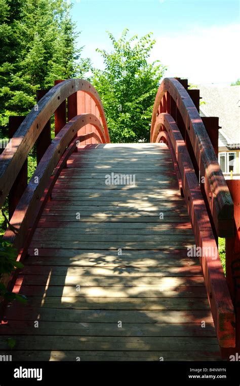 A wooden arch bridge Stock Photo - Alamy