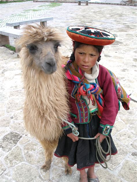 File:A Quechua girl and her Llama.jpg - Wikimedia Commons