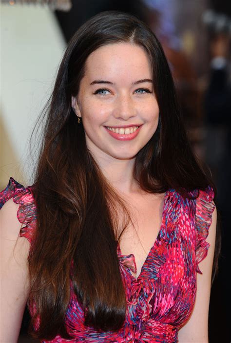 Chronicles of Narnia child star Anna Popplewell looks like THIS now ...