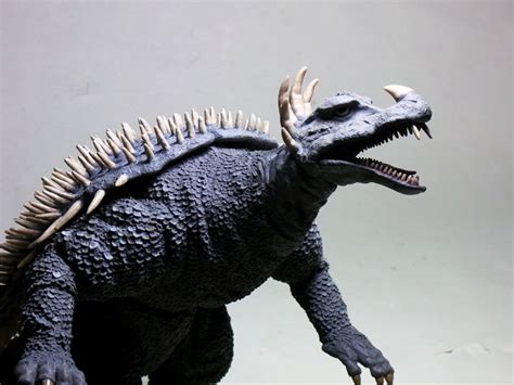 ANGUIRUS 1955 Monster Maker 28