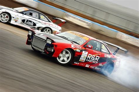 Mastering The Drift: Understeer Vs. Oversteer