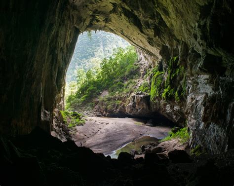 Stunning Images of the Biggest Cave in the World | 10 Magazine Korea