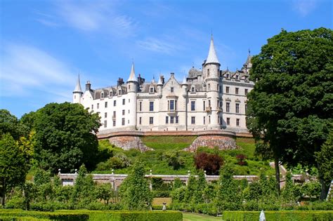 Dunrobin Castle jigsaw puzzle in Puzzle of the Day puzzles on TheJigsawPuzzles.com