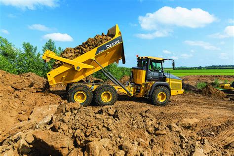 John Deere’s new 310E, 260E articulated dump trucks redesigned from the ground up | Equipment World