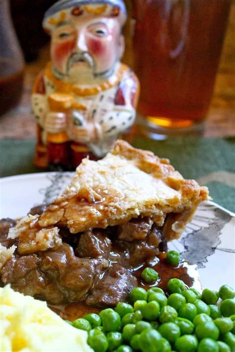 British steak pie with gravy | Scottish recipes, Pub food, Recipes