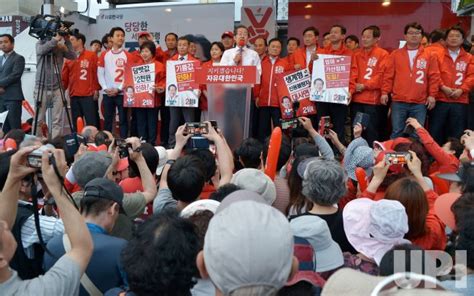 Photo: South Korean presidential election campaign in Seoul ...