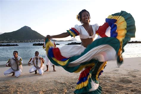 Danse en tenue traditionnelle. île de la réunion | Mauritius, Mauritius island, Mauritius tour