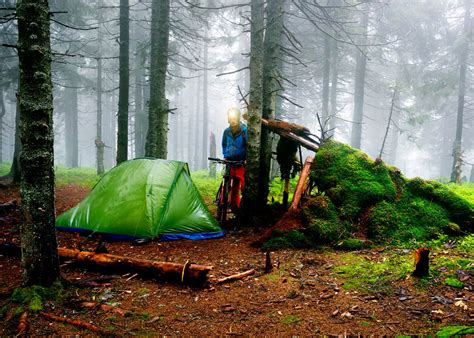 Guide to Setting Up a Tent in the Rain (14 Tips) | GudGear