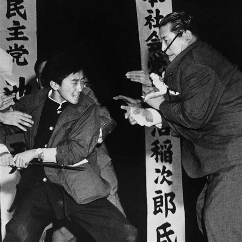 Assassination of Inejirō Asanuma by Otoya Yamaguchi in 1960 : r/eyeblech