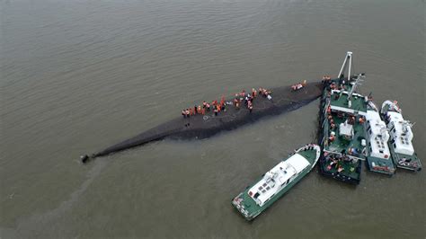 Chinese Cruise Ship Sinks: Witness Scenes From the Rescue | Time