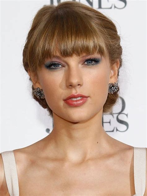 Taylor Swift Blue Eye Makeup At 2012 ARIA Awards ~ Krazy Fashion Rocks