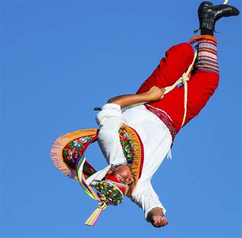 Sabías que... El ritual de los voladores de Papantla inició como una ceremonia en la época ...