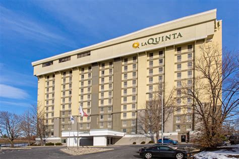 La Quinta Inn & Suites by Wyndham Springfield MA | Springfield, MA Hotels