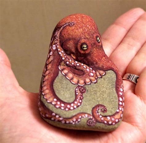 Stone Animal Paintings by Akie Nakata Feature Realistic Details