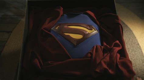 Superman suit - Smallville Wiki