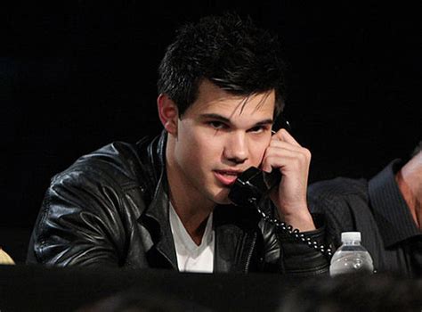 Taylor Lautner - Photo 1 - Pictures - CBS News