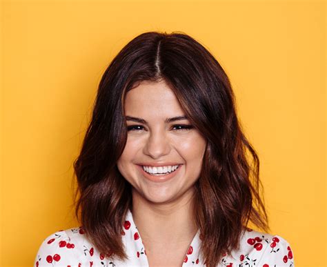 Download Brown Eyes Brunette Smile Singer Actress Music Selena Gomez HD Wallpaper