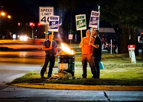 UAW, Stellantis reach tentative agreement at Indiana plant | Automotive ...