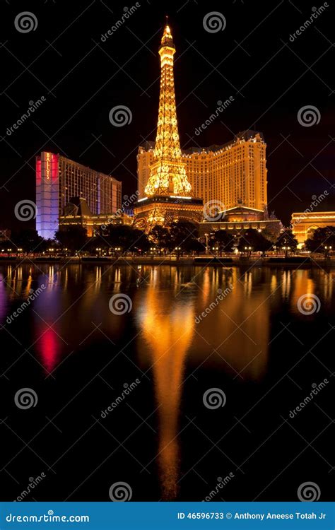 Las Vegas Nightlife Along the Famous Strip Editorial Stock Photo - Image of fountain, evening ...