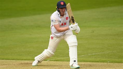 Essex and England batter Dan Lawrence agrees three-year contract to ...