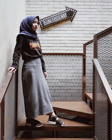 Yuk Intip Hijab Style Kekinian Ala Nissa Sabyan Yang Menginspirasi - Blog Unik