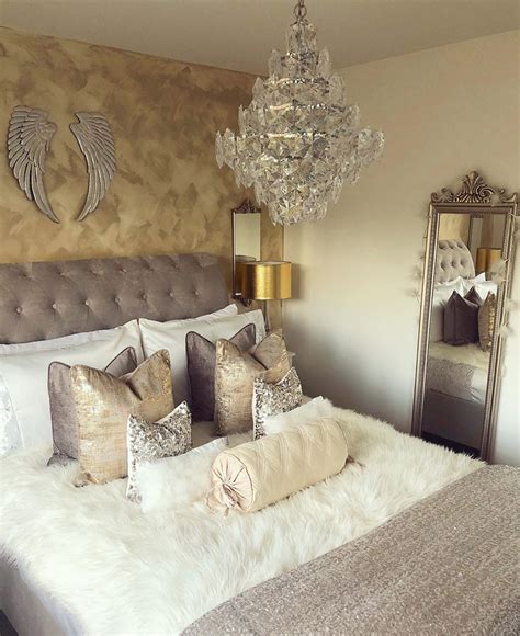 Sleigh Bed in a Gold and Silver Bedroom Interior | Gold bedroom decor, Silver bedroom, Silver ...