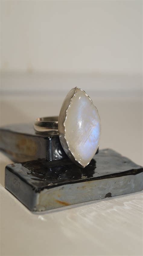 Moonstone Ring – skylidesign