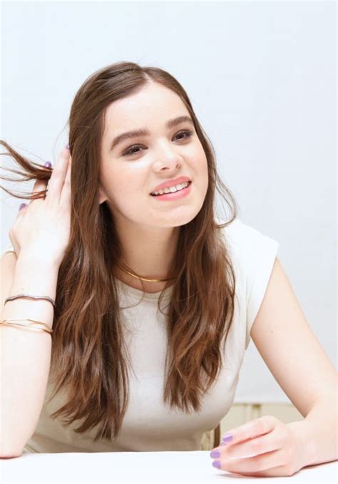 Hailee Steinfeld Pics - 'Pitch Perfect 2' Press Conference in Beverly Hills • CelebMafia