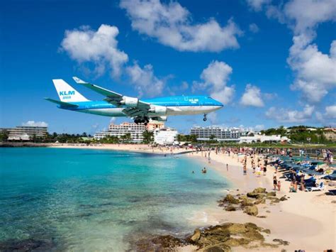 Airplane landings at Maho Beach In St. Maarten