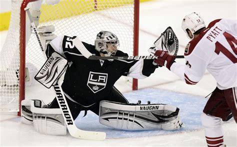 Kings Goalie Jonathon Quick making another of his amazing saves. | Hockey goalie, Kings hockey ...