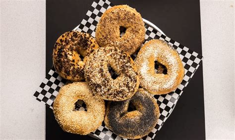 Why Meshugana Deli's Bagels Are the Breakfast of Champions 🥯🌟 - Meshugana