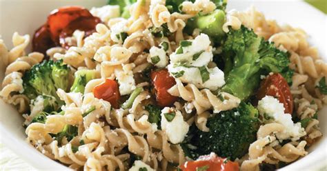 Wholemeal pasta with herb ricotta & broccoli