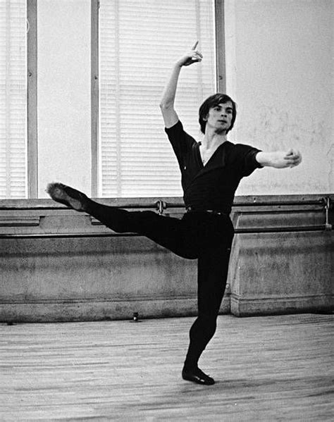 Rudolf Nureyev Pictures and Photos - Getty Images | Nureyev, Rudolf nureyev, Male ballet dancers