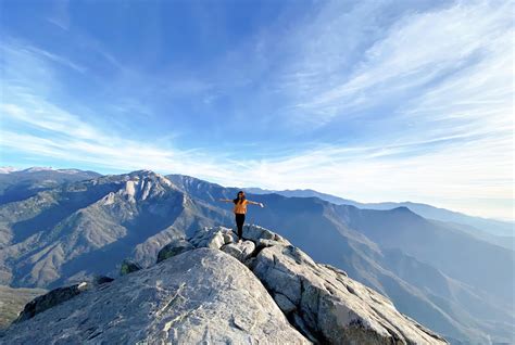 Moro Rock Trail💙 This was my first time visiting Sequoia National Park. I really can’t express ...