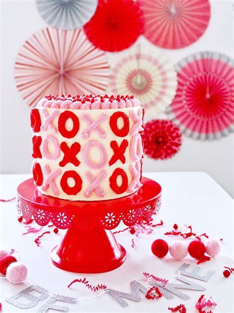 15 decorating valentine cakes ideas to impress your loved one