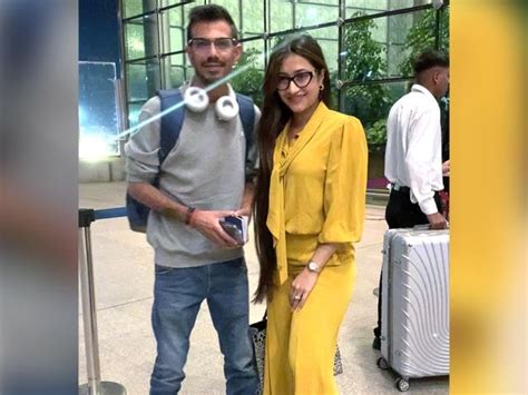 Yuzvendra Chahal Spotted With Wife Dhanashree Verma At Airport | Sports ...