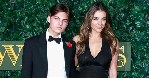 Elizabeth Hurley’s Son Damian Stars in Debut Makeup Campaign! (Video) | Damian Hurley, Elizabeth ...