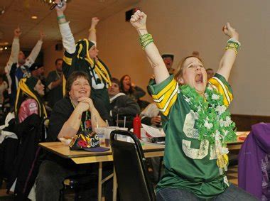 After night of jubilation, Green Bay Packer fans wake up early to ...