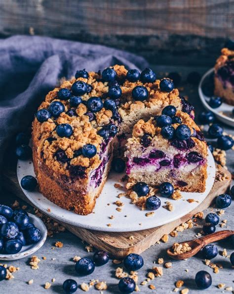 Vegan crumble cake with a creamy cheesecake layer and blueberries Candy Recipes, Dessert Recipes ...