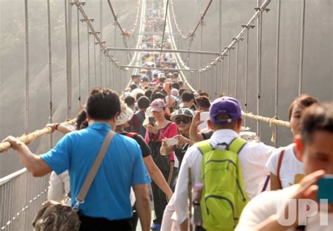 Photo: Glass bridge opens in Hunan - PEK2015102457 - UPI.com