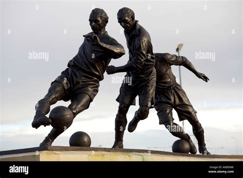 Statue to Stanley matthews outside the Britannia stadium in Stoke Stock ...