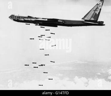 Vietnam War, B-52 Stratofortress Dropping Bombs Stock Photo - Alamy