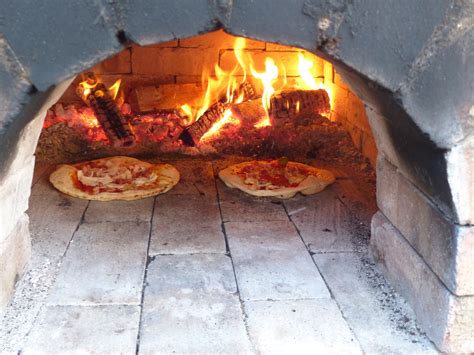 Build Your Own Pizza Oven – By Andy Moyle